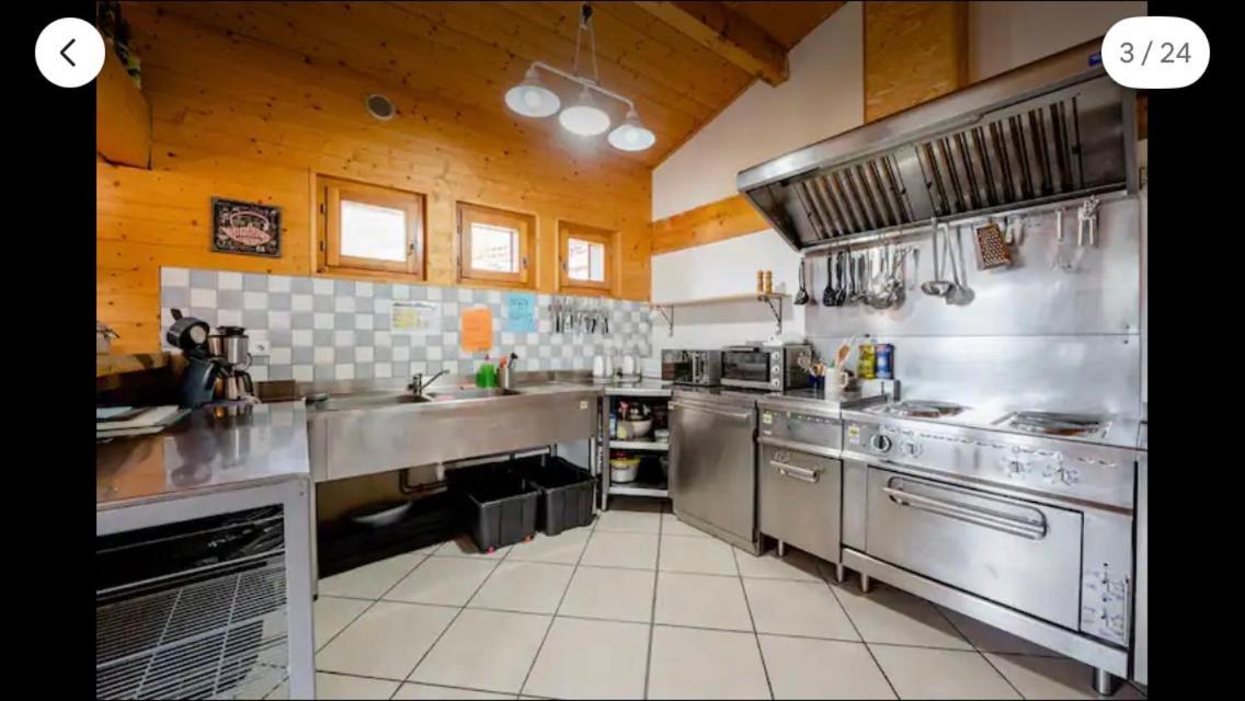 Central Hostel Chatel Luaran gambar