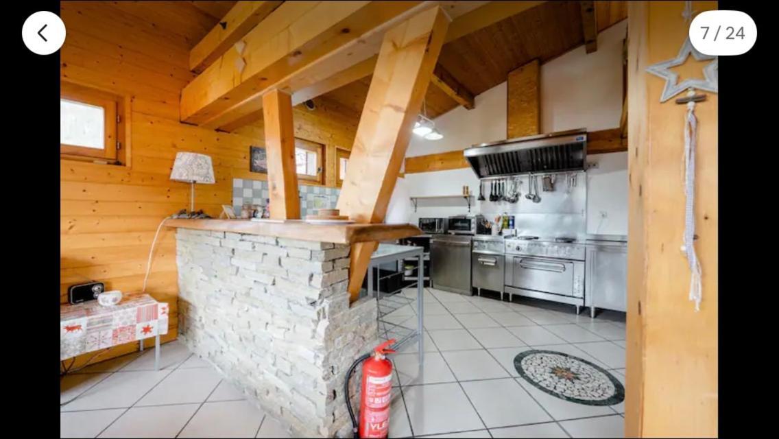 Central Hostel Chatel Luaran gambar